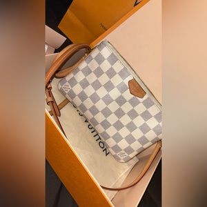 REAL LV CROSSBODY DOUBLE ZIP